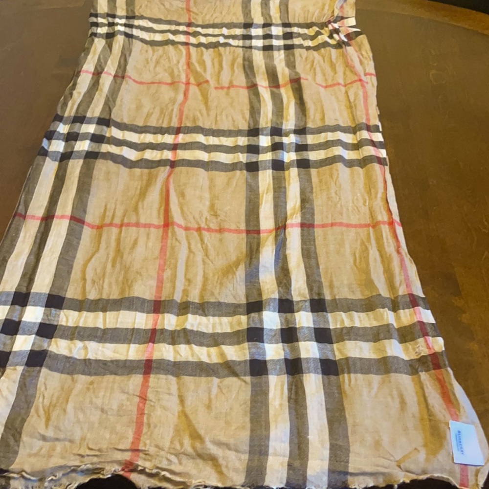 Vintage Burberry  lightweight Cashmere scarf, classic checkered Burberry.
